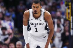 世界杯在哪买 -文(wén)班(bān)19+15+2封盖造NBA神跡(jī)，太子锁华子，马刺大(dà)胜森林狼刷爆纪录