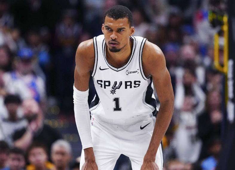 文班19+15+2封盖造NBA神迹,太子锁华子,马刺大胜森林狼刷爆纪录
