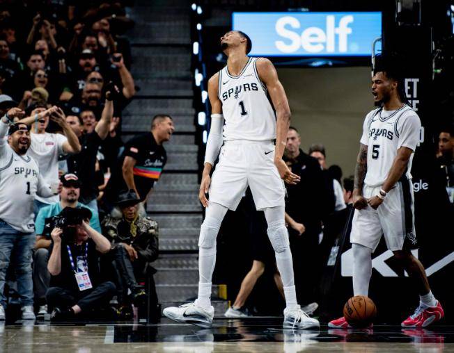 文班19+15+2封盖造NBA神迹,太子锁华子,马刺大胜森林狼刷爆纪录