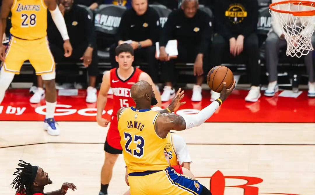 NBA总裁亲临现场，湖人队强势击退火箭晋级四强！