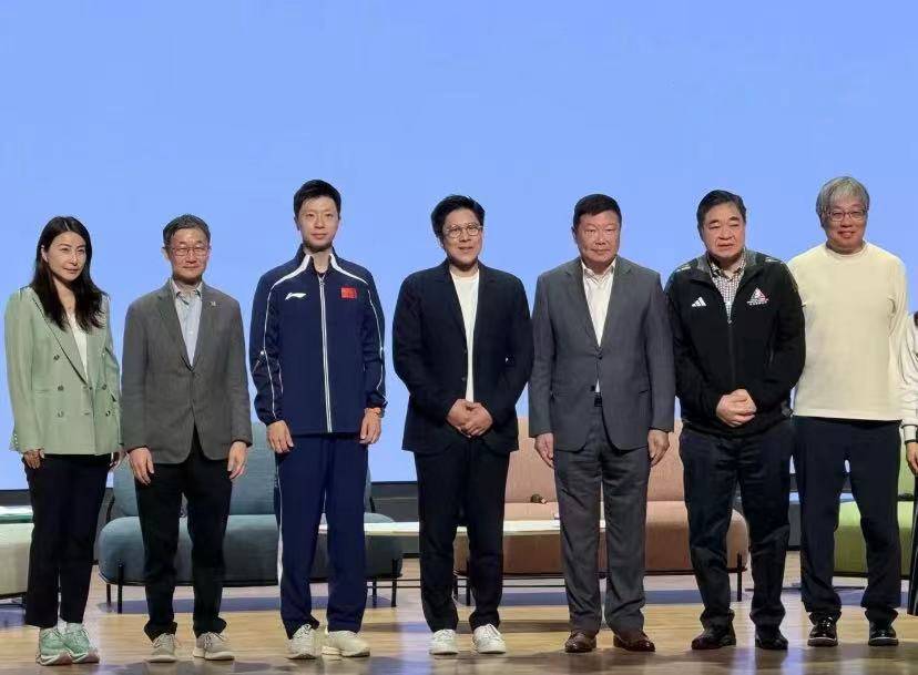 马龙出席香港公益活动,霍启刚郭晶晶做东,向马龙发起“挑战”