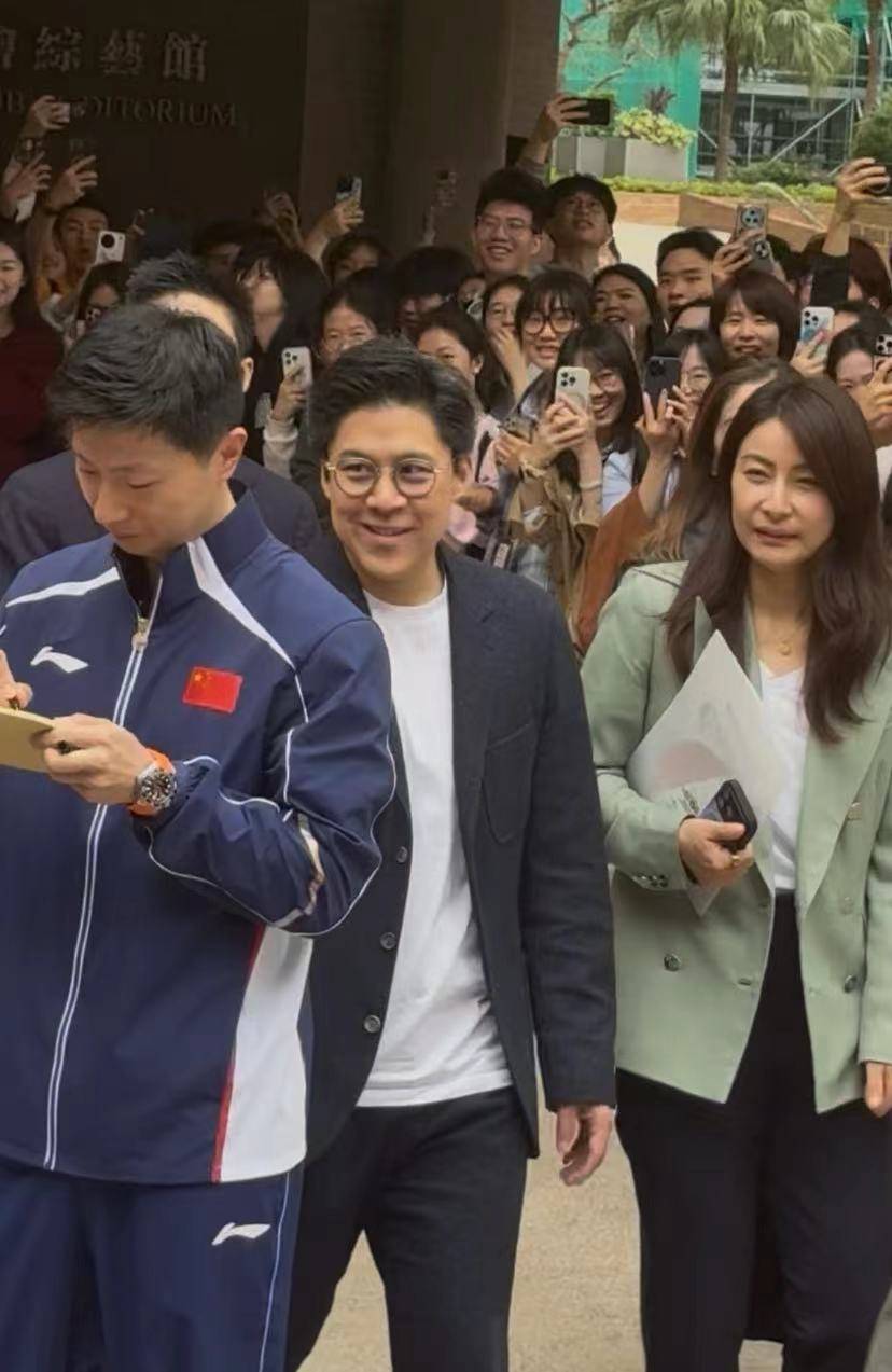 马龙出席香港公益活动,霍启刚郭晶晶做东,向马龙发起“挑战”