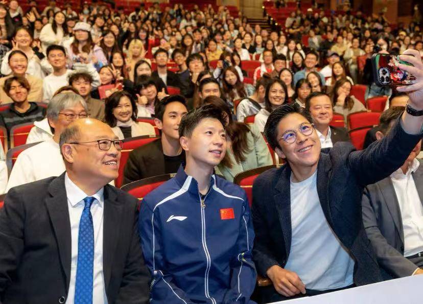 马龙出席香港公益活动,霍启刚郭晶晶做东,向马龙发起“挑战”
